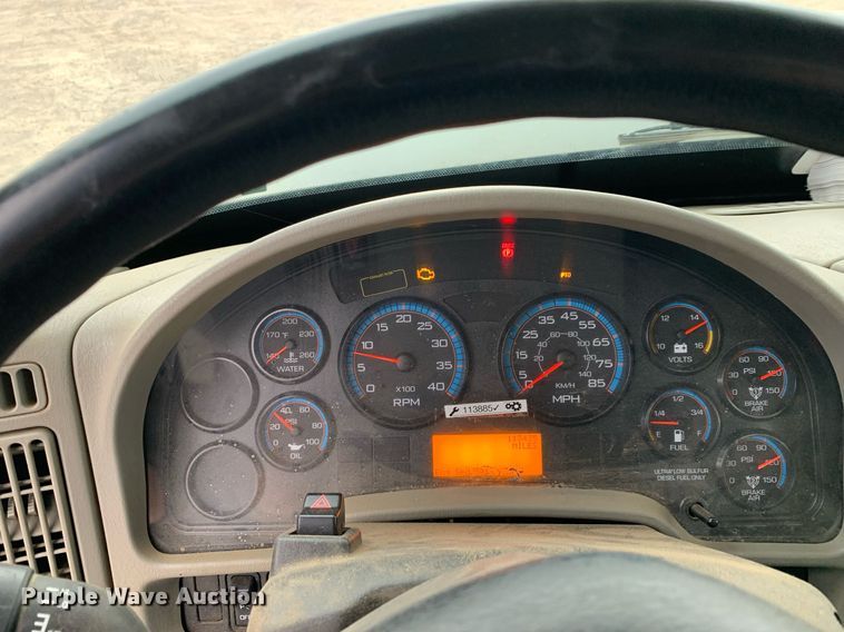 image for item DP8775 2011 International WorkStar 7400  digger derrick truck