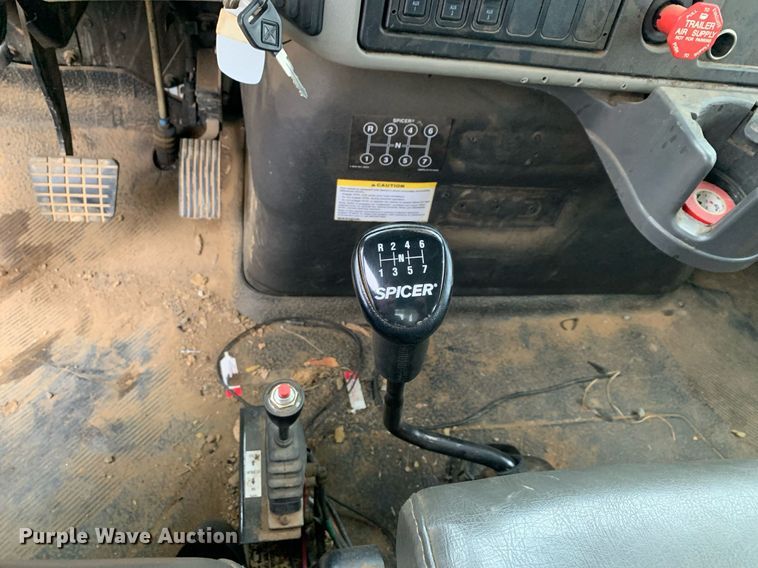 image for item DP8775 2011 International WorkStar 7400  digger derrick truck