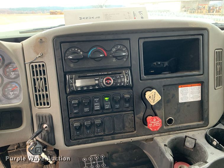 image for item DP8775 2011 International WorkStar 7400  digger derrick truck