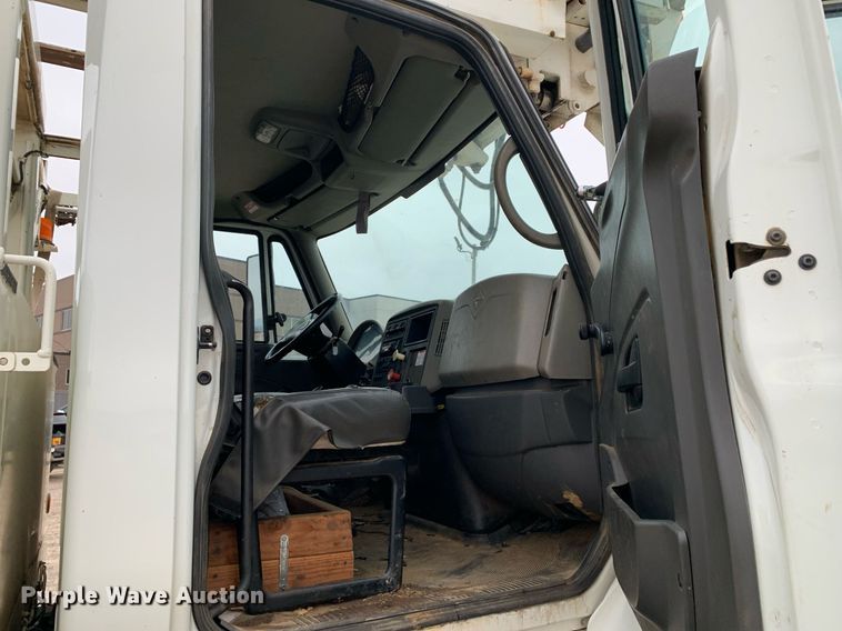 image for item DP8775 2011 International WorkStar 7400  digger derrick truck