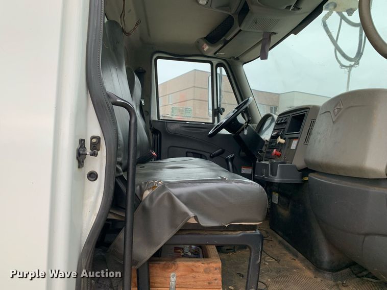 image for item DP8775 2011 International WorkStar 7400  digger derrick truck