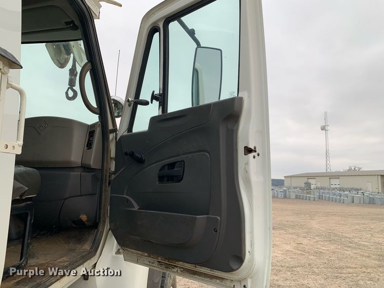 image for item DP8775 2011 International WorkStar 7400  digger derrick truck