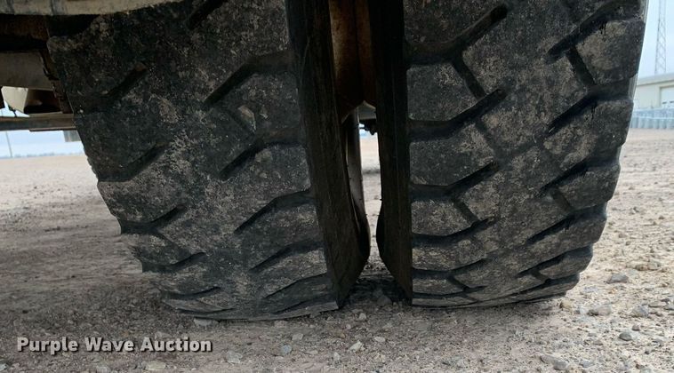 image for item DP8775 2011 International WorkStar 7400  digger derrick truck