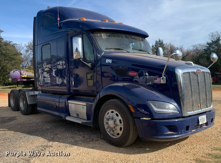 image for item DP8786 2016 Peterbilt 587  semi truck