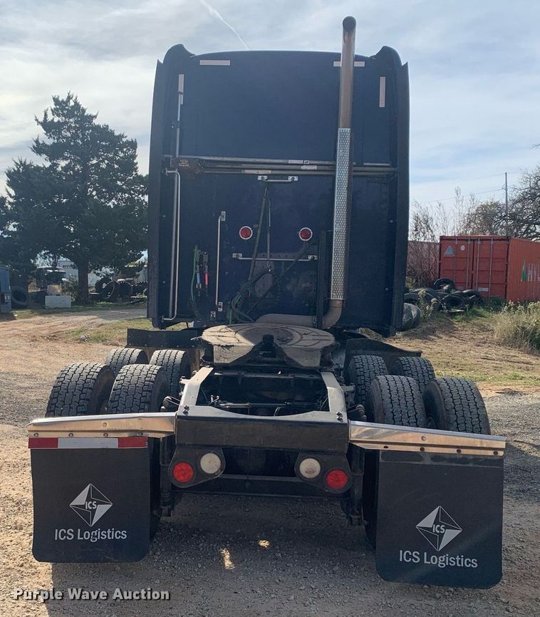 image for item DP8786 2016 Peterbilt 587  semi truck