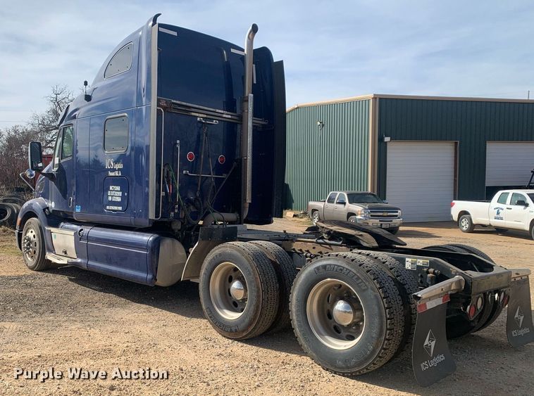 image for item DP8786 2016 Peterbilt 587  semi truck