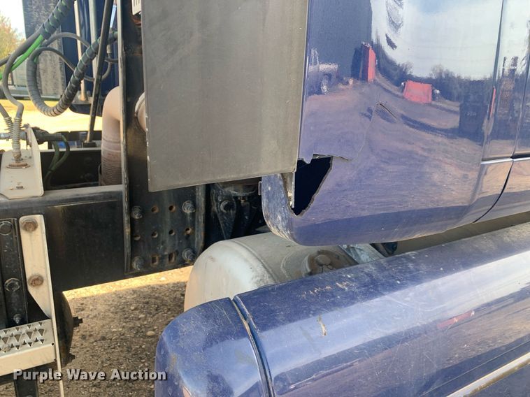 image for item DP8786 2016 Peterbilt 587  semi truck