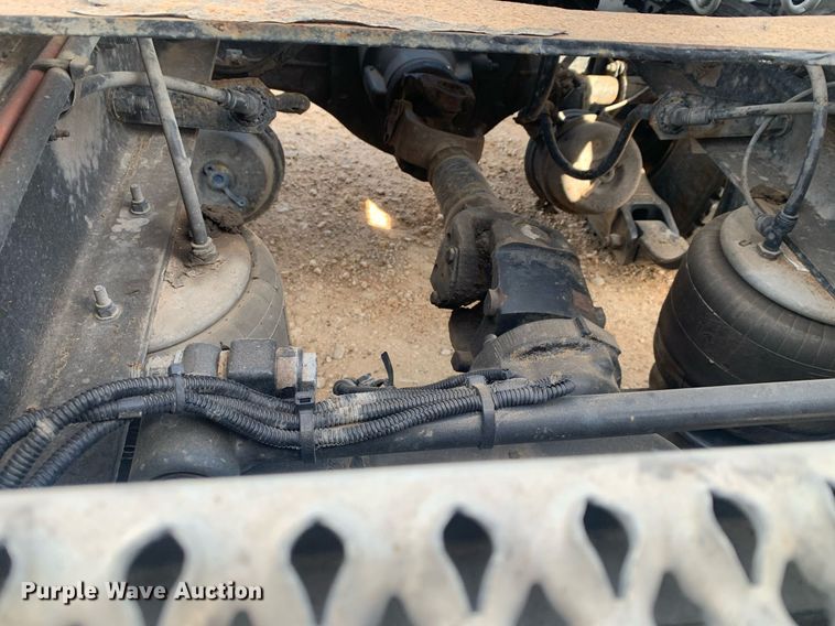 image for item DP8786 2016 Peterbilt 587  semi truck