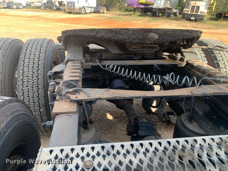 image for item DP8786 2016 Peterbilt 587  semi truck