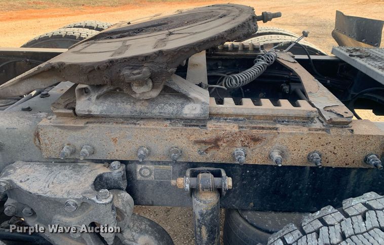 image for item DP8786 2016 Peterbilt 587  semi truck