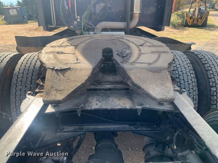 image for item DP8786 2016 Peterbilt 587  semi truck