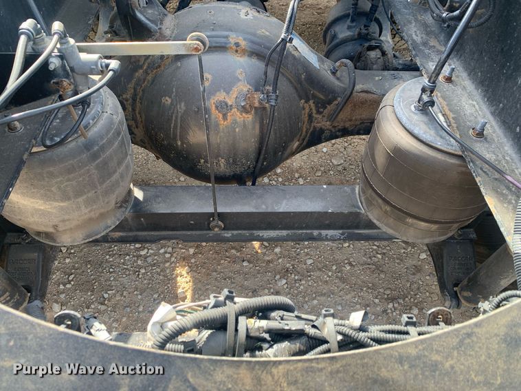 image for item DP8786 2016 Peterbilt 587  semi truck