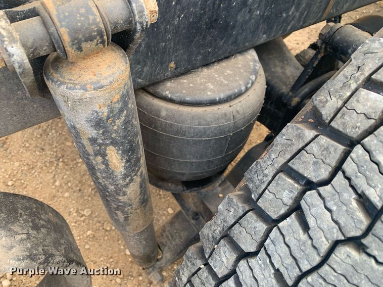 image for item DP8786 2016 Peterbilt 587  semi truck