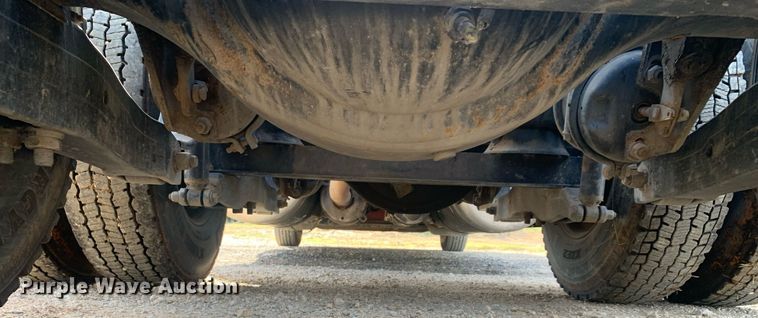 image for item DP8786 2016 Peterbilt 587  semi truck