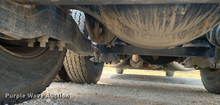 image for item DP8786 2016 Peterbilt 587  semi truck