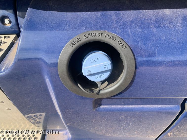 image for item DP8786 2016 Peterbilt 587  semi truck