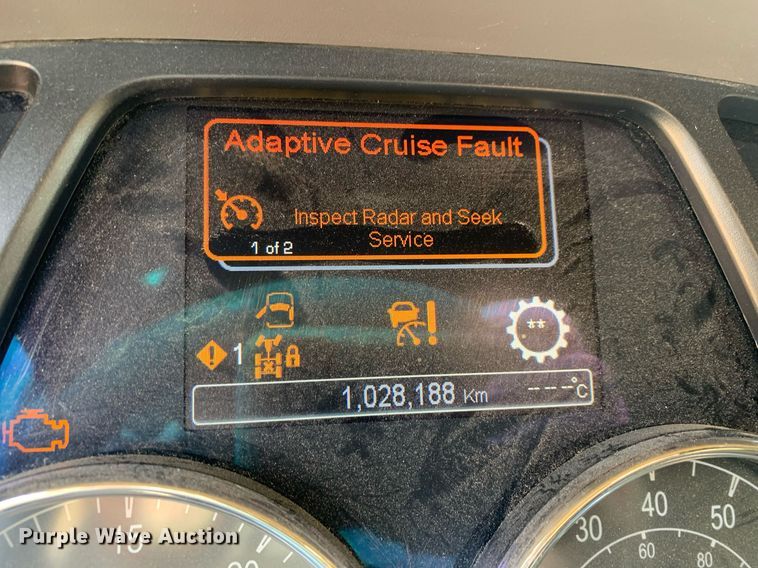 image for item DP8786 2016 Peterbilt 587  semi truck