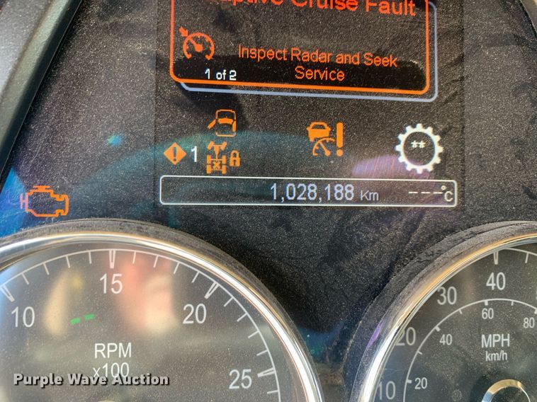 image for item DP8786 2016 Peterbilt 587  semi truck