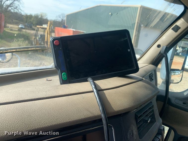 image for item DP8786 2016 Peterbilt 587  semi truck