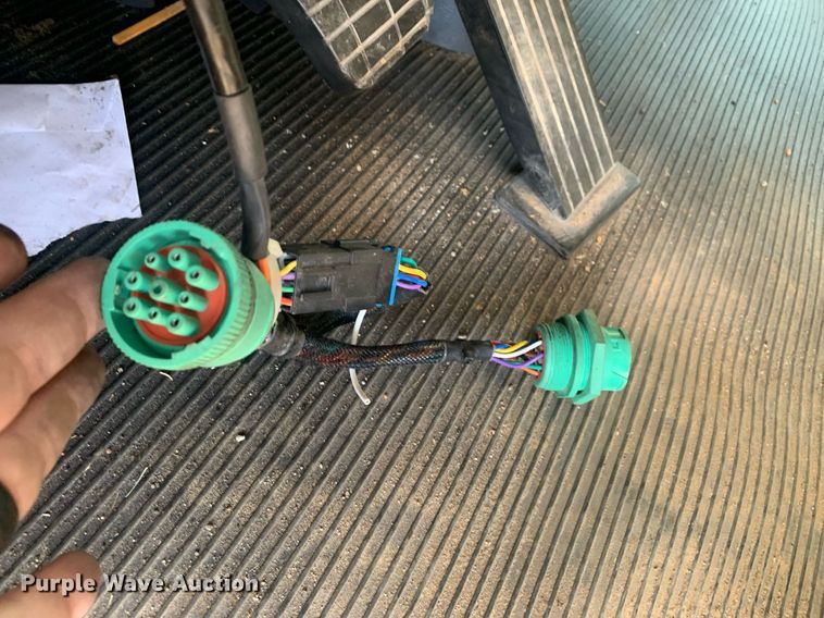 image for item DP8786 2016 Peterbilt 587  semi truck