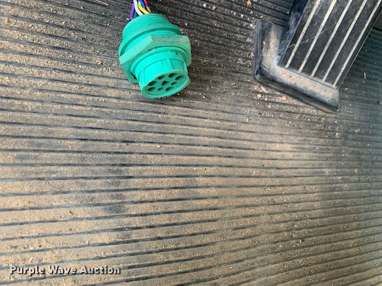 image for item DP8786 2016 Peterbilt 587  semi truck