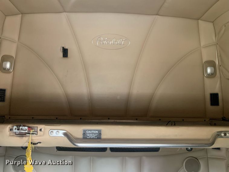 image for item DP8786 2016 Peterbilt 587  semi truck