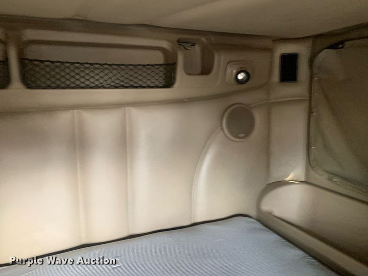 image for item DP8786 2016 Peterbilt 587  semi truck