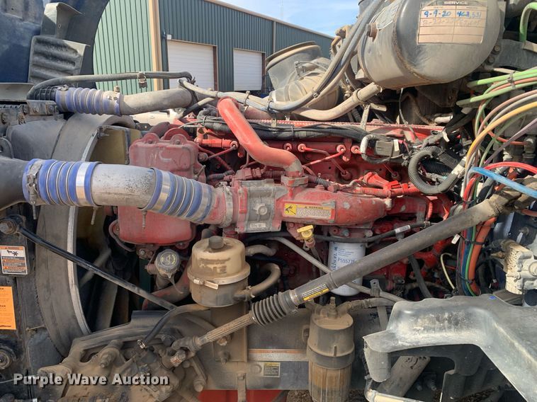 image for item DP8786 2016 Peterbilt 587  semi truck