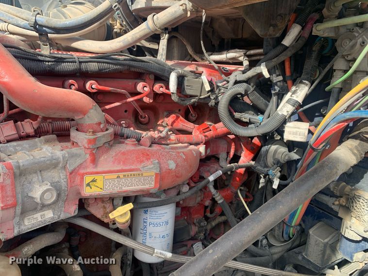 image for item DP8786 2016 Peterbilt 587  semi truck