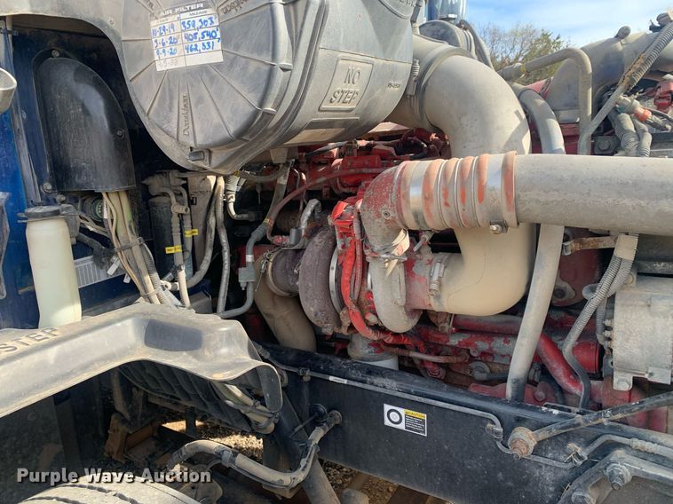 image for item DP8786 2016 Peterbilt 587  semi truck