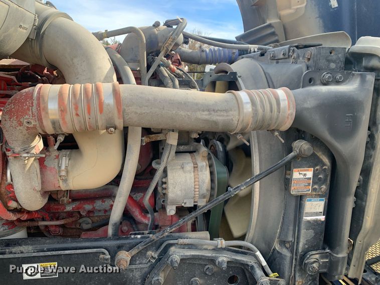 image for item DP8786 2016 Peterbilt 587  semi truck