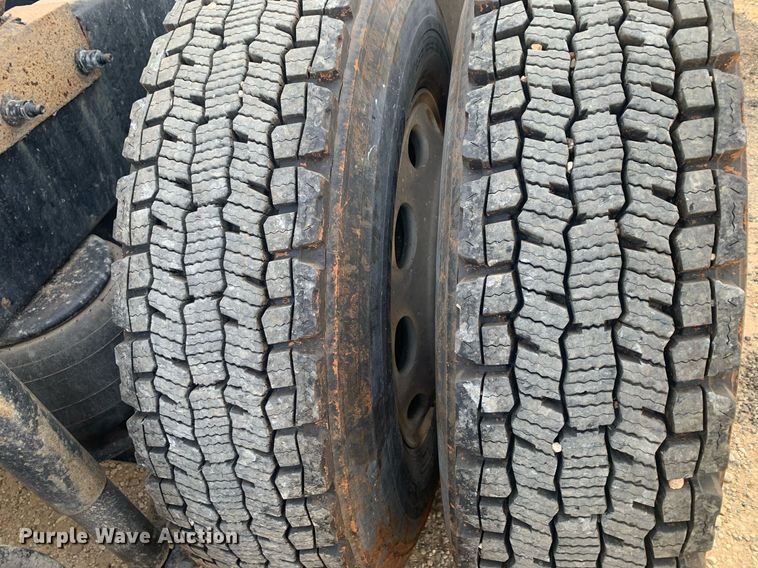 image for item DP8786 2016 Peterbilt 587  semi truck