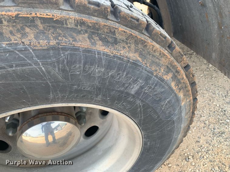 image for item DP8786 2016 Peterbilt 587  semi truck