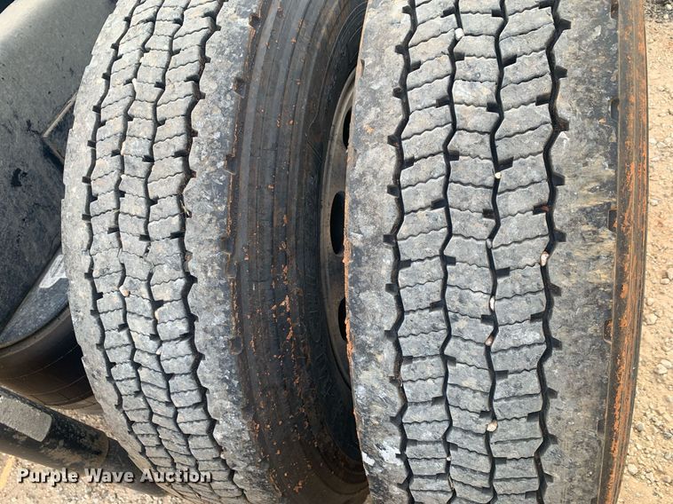 image for item DP8786 2016 Peterbilt 587  semi truck