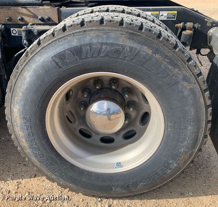 image for item DP8786 2016 Peterbilt 587  semi truck