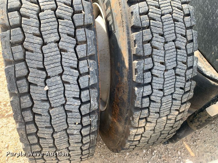 image for item DP8786 2016 Peterbilt 587  semi truck