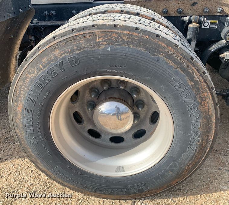 image for item DP8786 2016 Peterbilt 587  semi truck