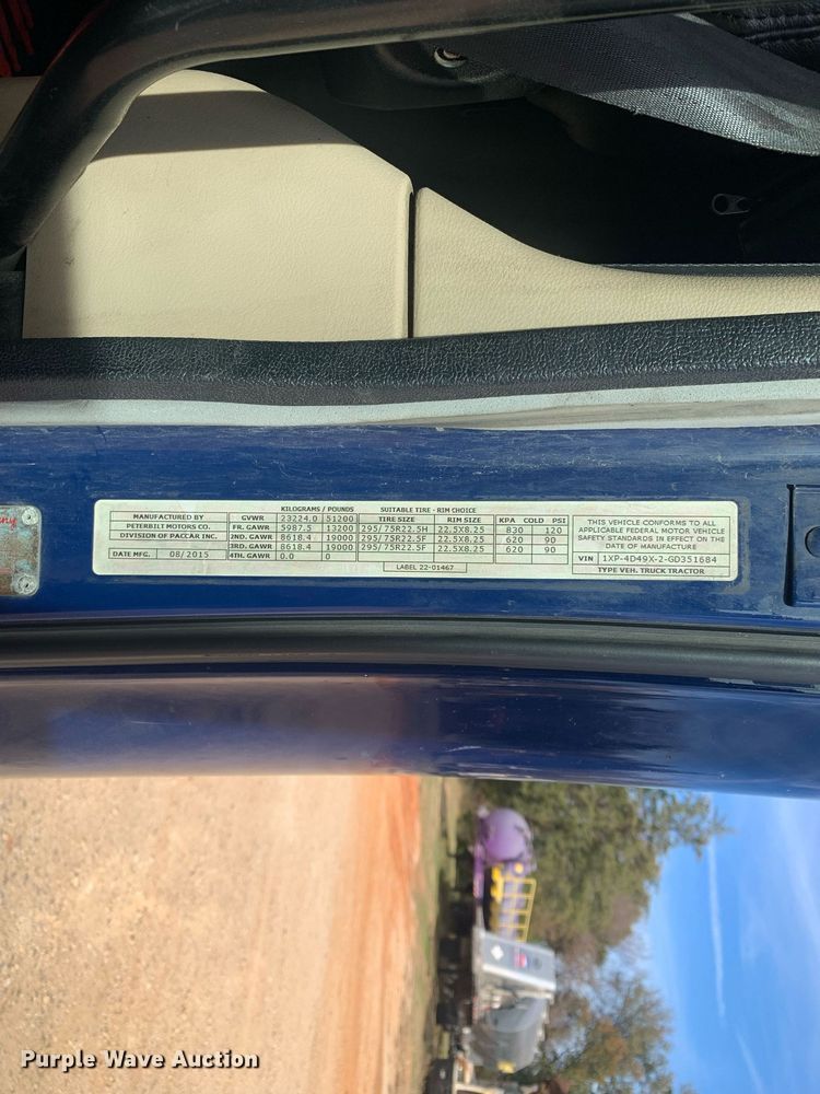 image for item DP8786 2016 Peterbilt 587  semi truck