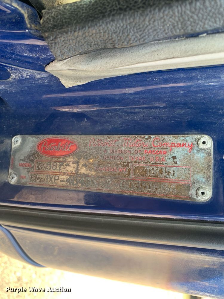 image for item DP8786 2016 Peterbilt 587  semi truck