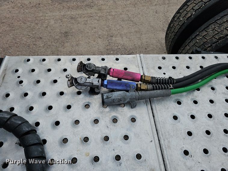 image for item DQ0094 2015 Peterbilt 579  semi truck