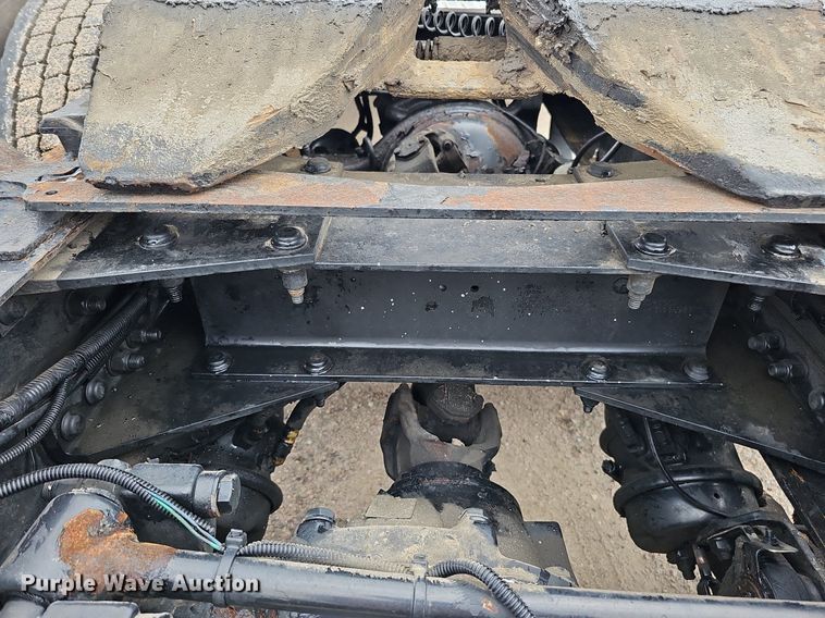 image for item DQ0094 2015 Peterbilt 579  semi truck