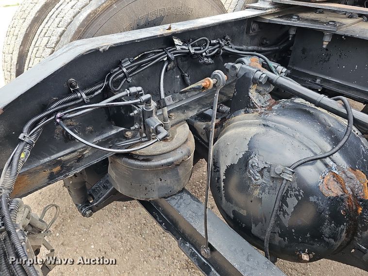 image for item DQ0094 2015 Peterbilt 579  semi truck