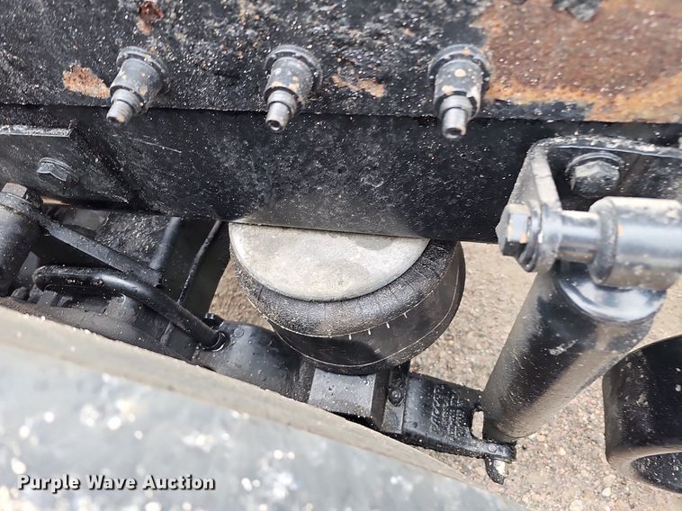 image for item DQ0094 2015 Peterbilt 579  semi truck