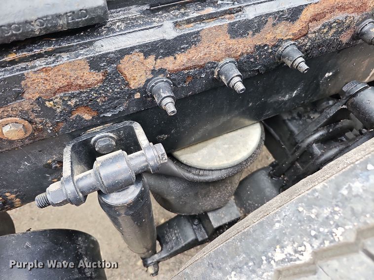 image for item DQ0094 2015 Peterbilt 579  semi truck