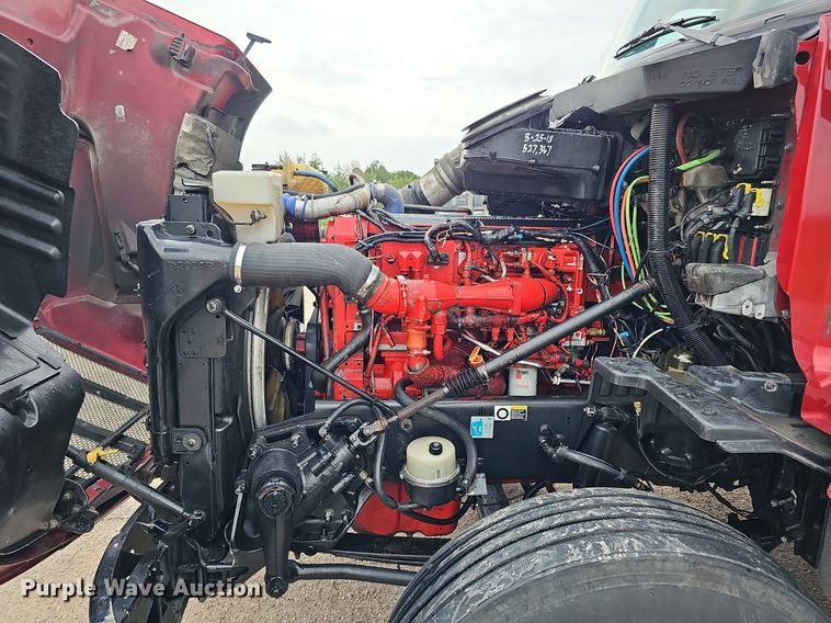 image for item DQ0094 2015 Peterbilt 579  semi truck