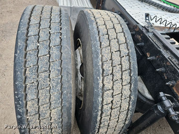 image for item DQ0094 2015 Peterbilt 579  semi truck