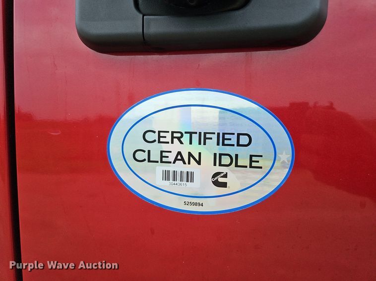 image for item DQ0094 2015 Peterbilt 579  semi truck