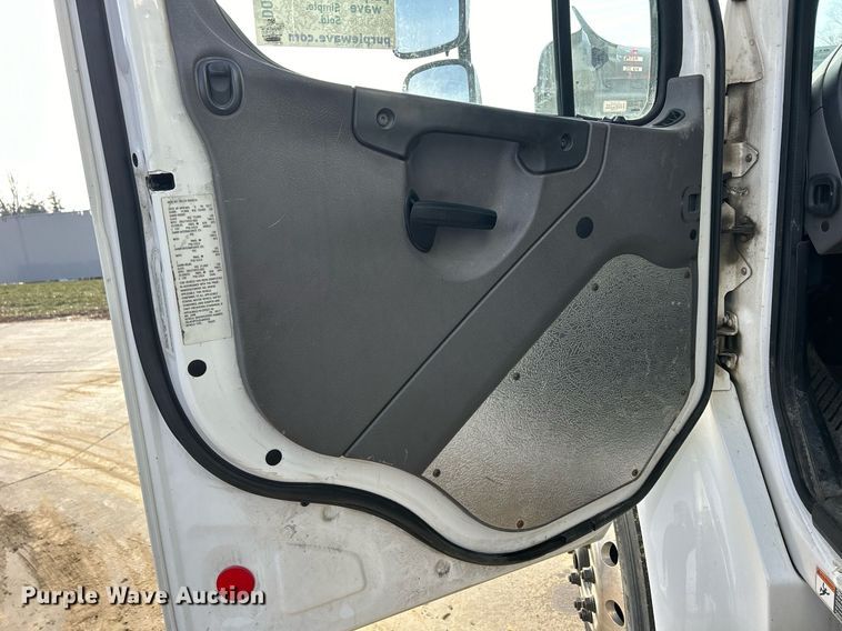 image for item DQ1069 2018 Freightliner SD114  box truck