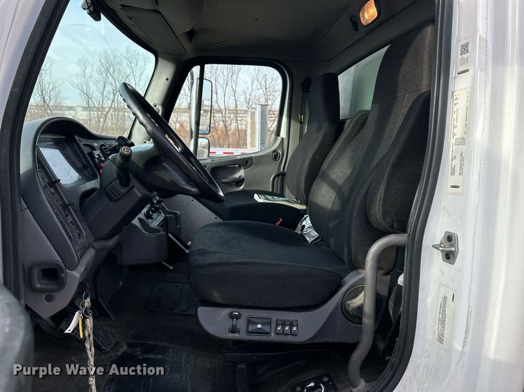 image for item DQ1069 2018 Freightliner SD114  box truck