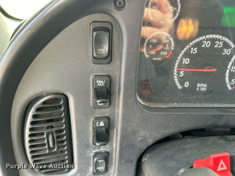 image for item DQ1069 2018 Freightliner SD114  box truck